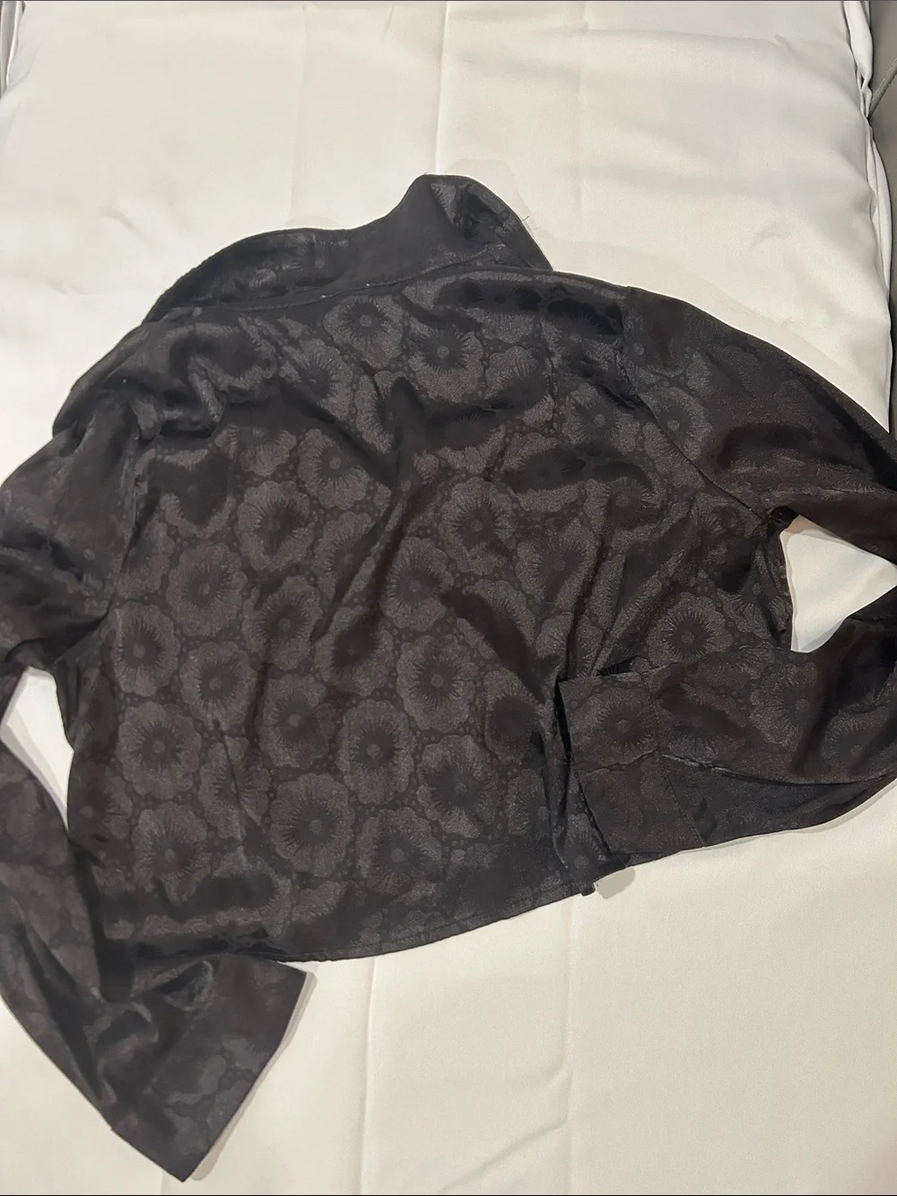 Forever 21 Black Floral Jacquard Button-Front Cropped satin pajama Top Sz M